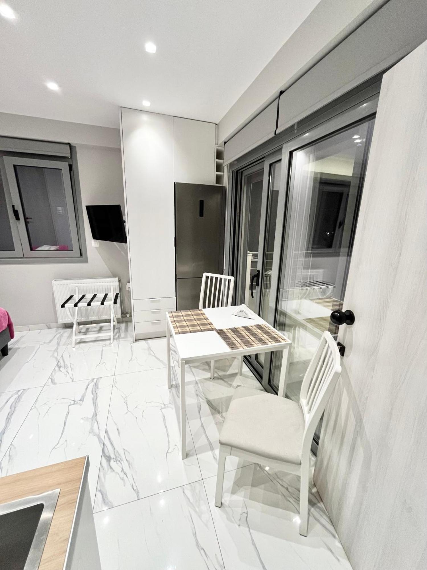 Blueline Apartment 2 Loutraki  Eksteriør bilde